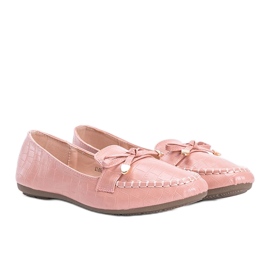 Mocasines rosas con estampado de piel de cocodrilo de Miriam rosado