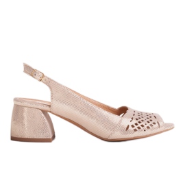 Marco Shoes Sandalias beige y dorado en ante con perforaciones