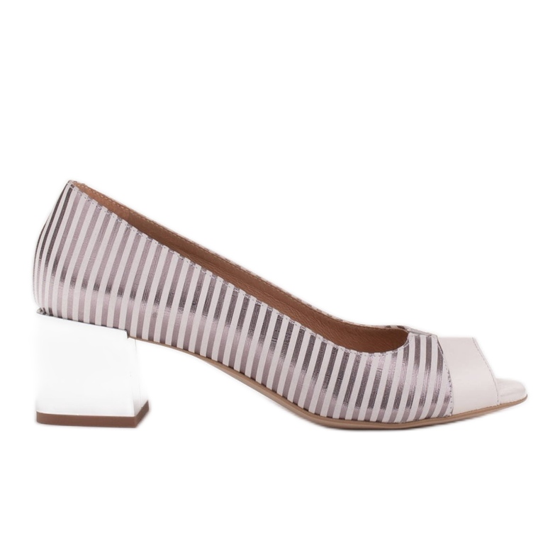 Marco Shoes Salón de mujer con rayas metálicas con frente abierto blanco plata