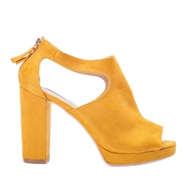 Sandalias mostaza con vástago atlántico amarillo