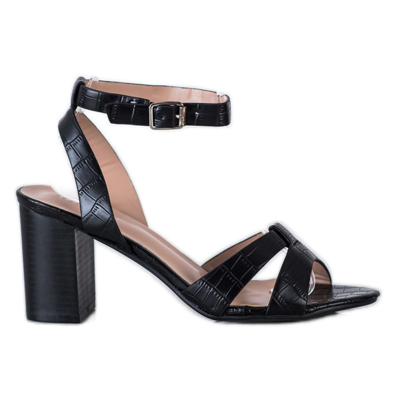 Renda Sandalias con estilo en un bar negro Renda Sandalias con estilo en un bar negro