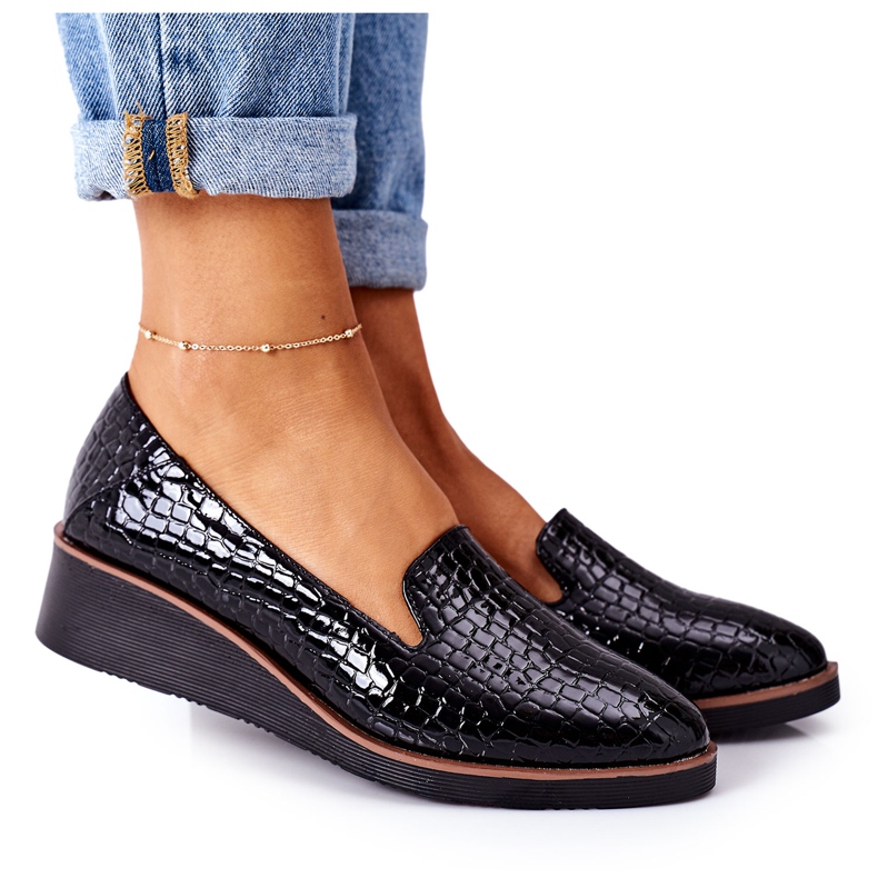 Zapatos Lacados En Cuña Vinceza 10675 Negro