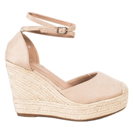 Queentina Alpargatas con estilo en una cuña alta beige Queentina Alpargatas con estilo en una cuña alta beige