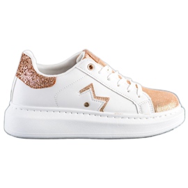 SHELOVET Zapatillas con estilo en la plataforma blanco