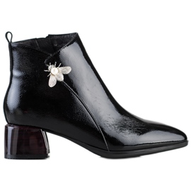 ARTIKER Botas de cuero elegantes con adorno. negro