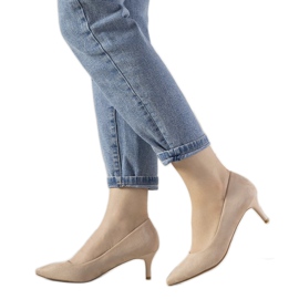 Zapatos de tacón beige con tacón bajo de Ferri