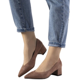 Bombas rosas en el poste Flore