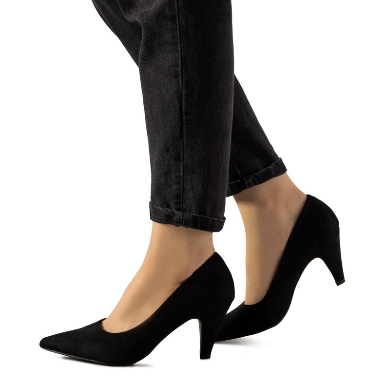 Zapatos negros con tacón grueso de Greca