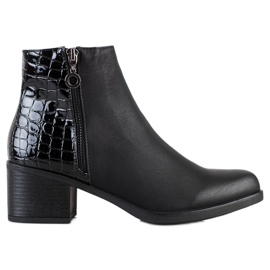 J. Star Botas con inserto de estampado de serpiente negro