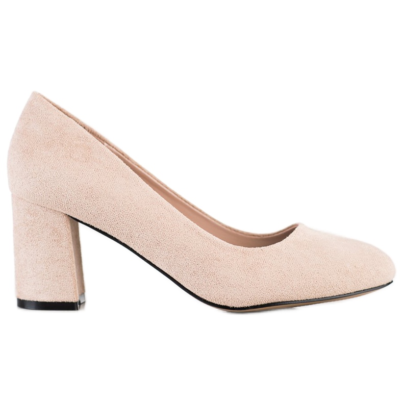 Sabatina Bombas en un pilar beige