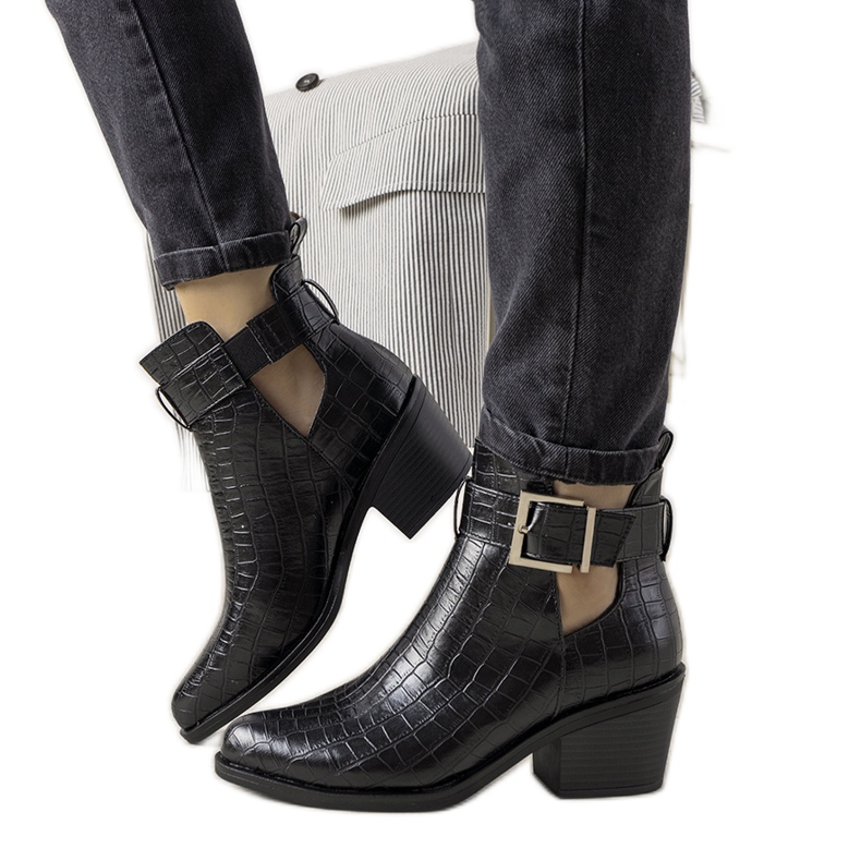 Botines negros con recortes Moderniso