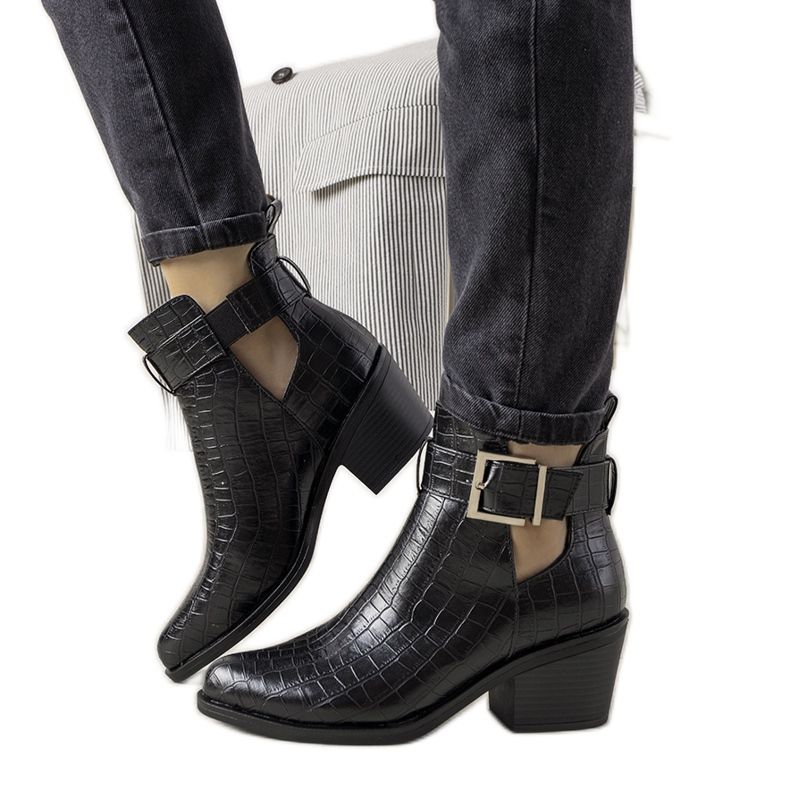 Botines negros con recortes Moderniso Botines negros con recortes Moderniso