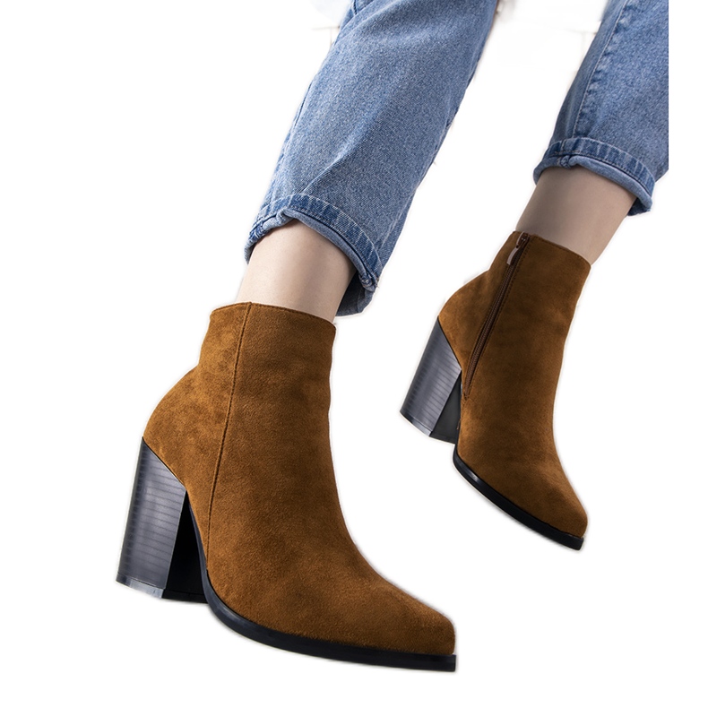 Botas de vaquero camel en la publicación de Milady marrón Botas de vaquero camel en la publicación de Milady marrón