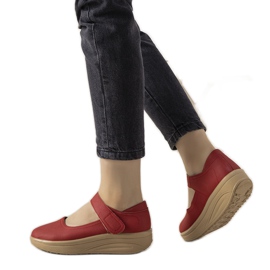 Zapatos rojos sobre suela gruesa Lumen