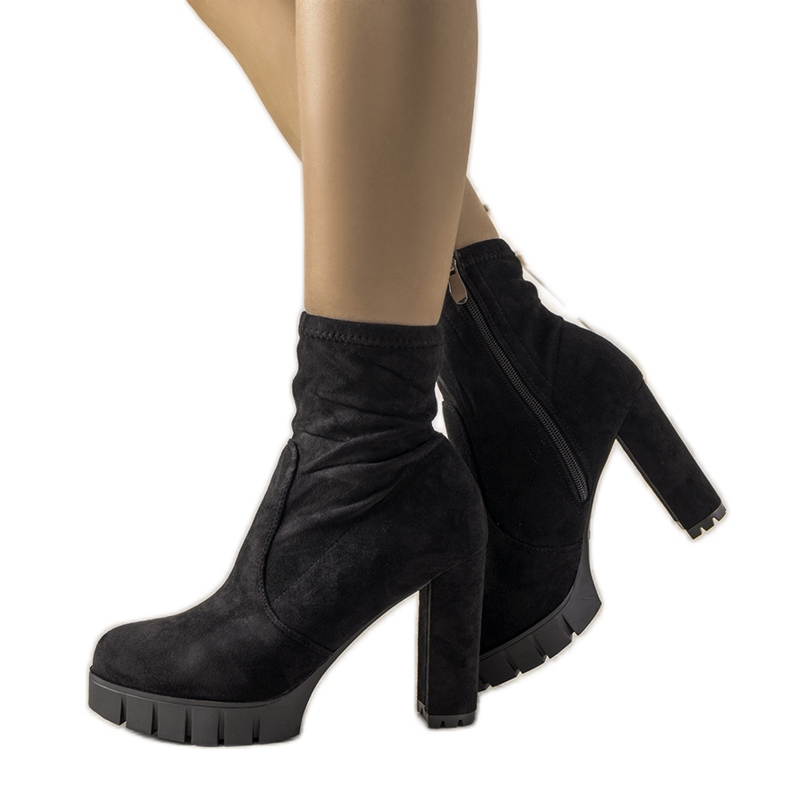 Botines negros en el poste Fiode Botines negros en el poste Fiode