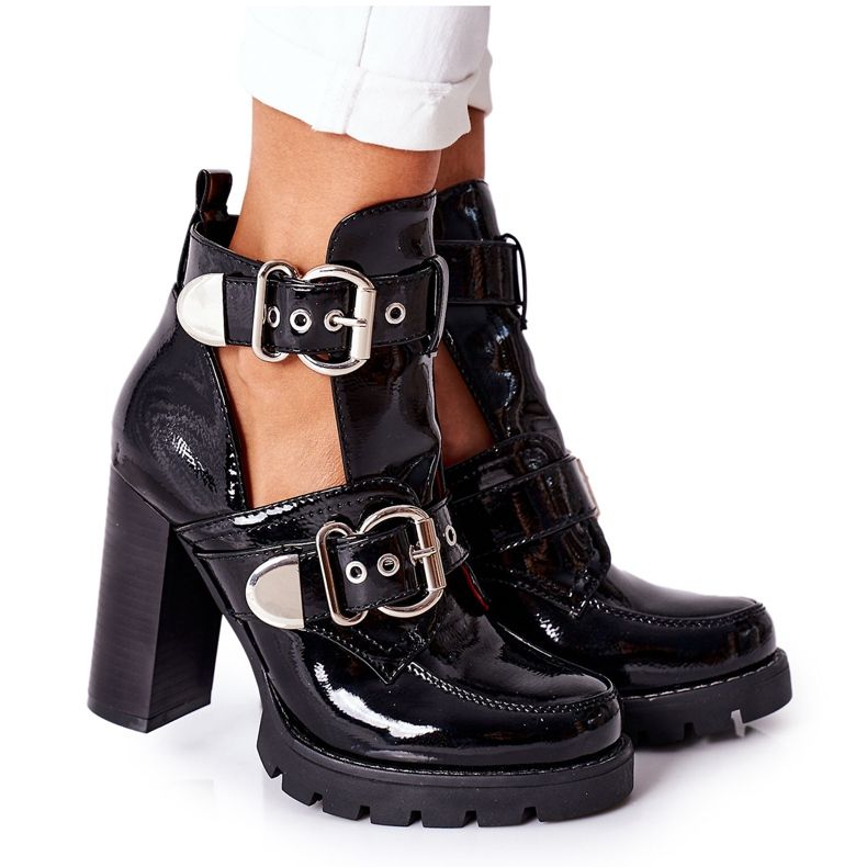 Botas en un poste Hebilla Bramshall lacada en negro Botas en un poste Hebilla Bramshall lacada en negro