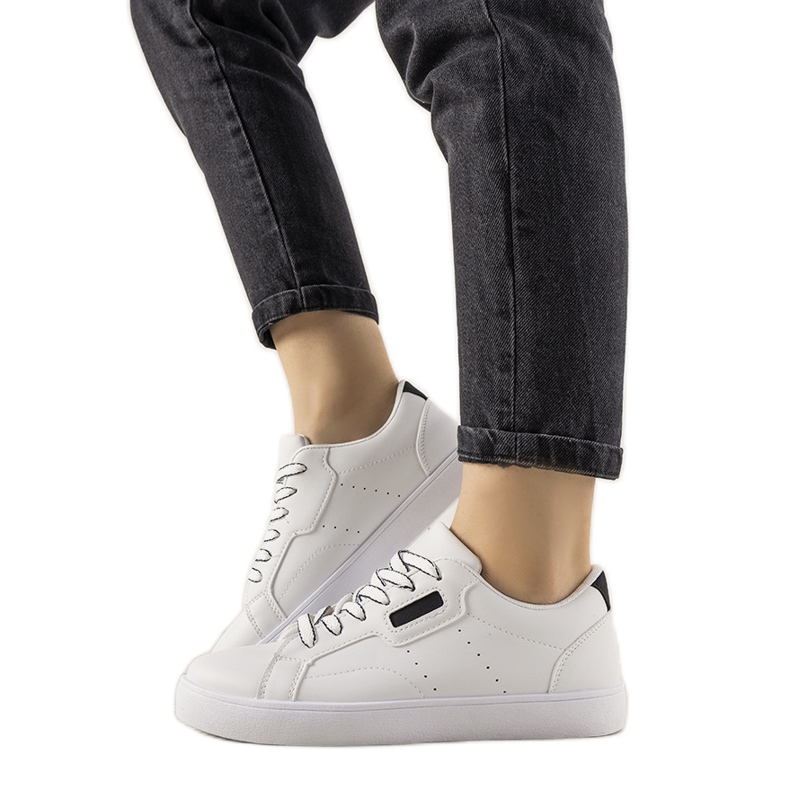 Zapatillas Boomshom en blanco y negro