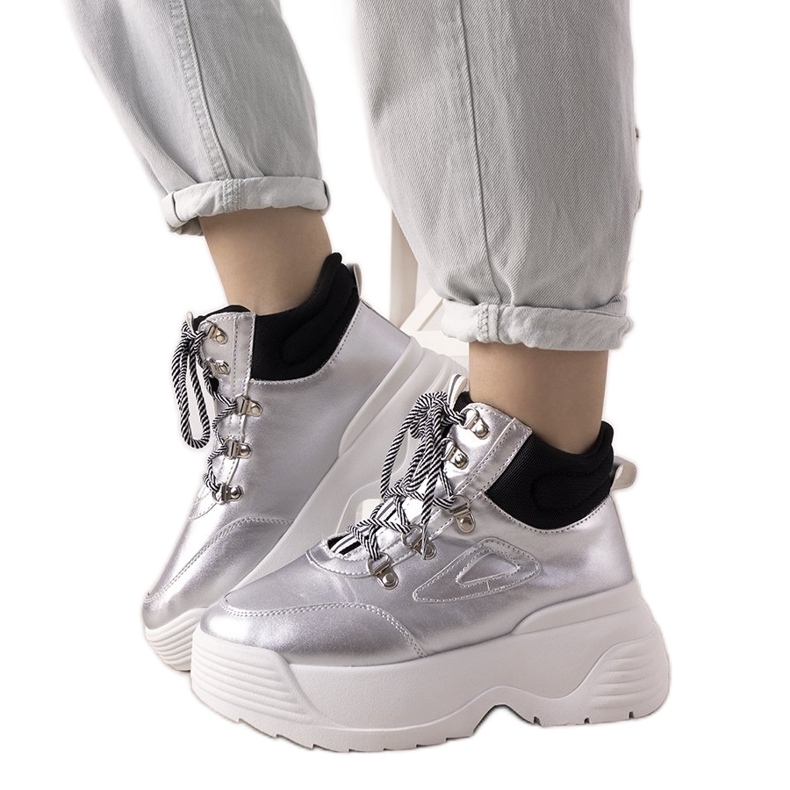 Zapatillas plateadas con suela de alta elocuencia plata