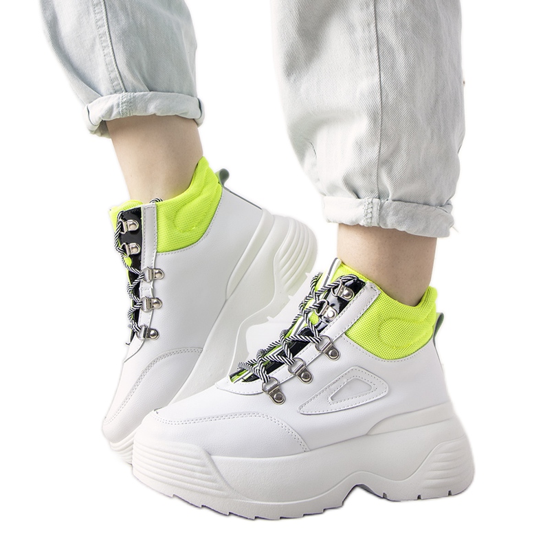 Zapatillas blancas sobre suela de alta elocuencia blanco