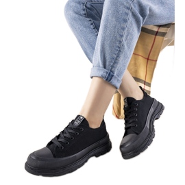 Zapatillas negras sobre suela gruesa Beat negro