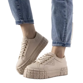 Deportivas beige con suela gruesa de Giselle