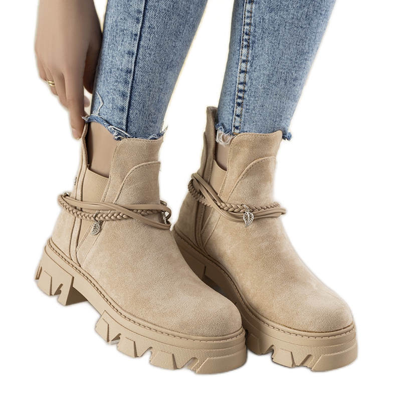 Botas beige con pulsera Fearless