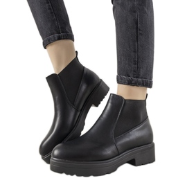 Botas negras clásicas con un Santacruz elástico negro Botas negras clásicas con un Santacruz elástico negro
