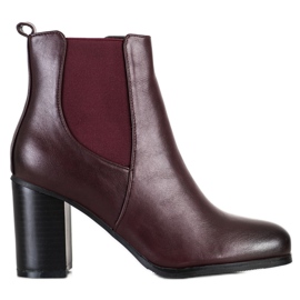 Renda Botas burdeos clásicas en un poste