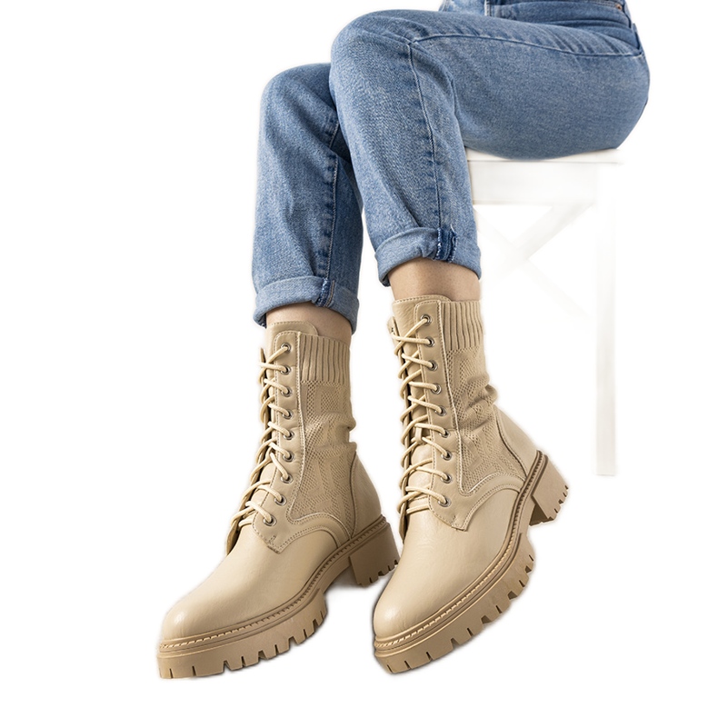 Botas de montaña naturis beige para mujer