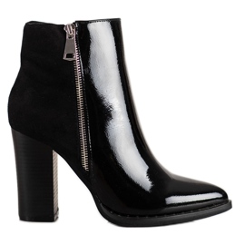 Erynn Botas elegantes con cremallera decorativa. negro