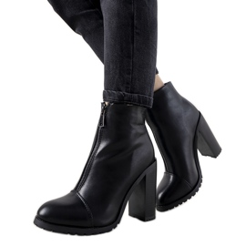 Botas de mujer elegantes negras en el poste de Aland negro