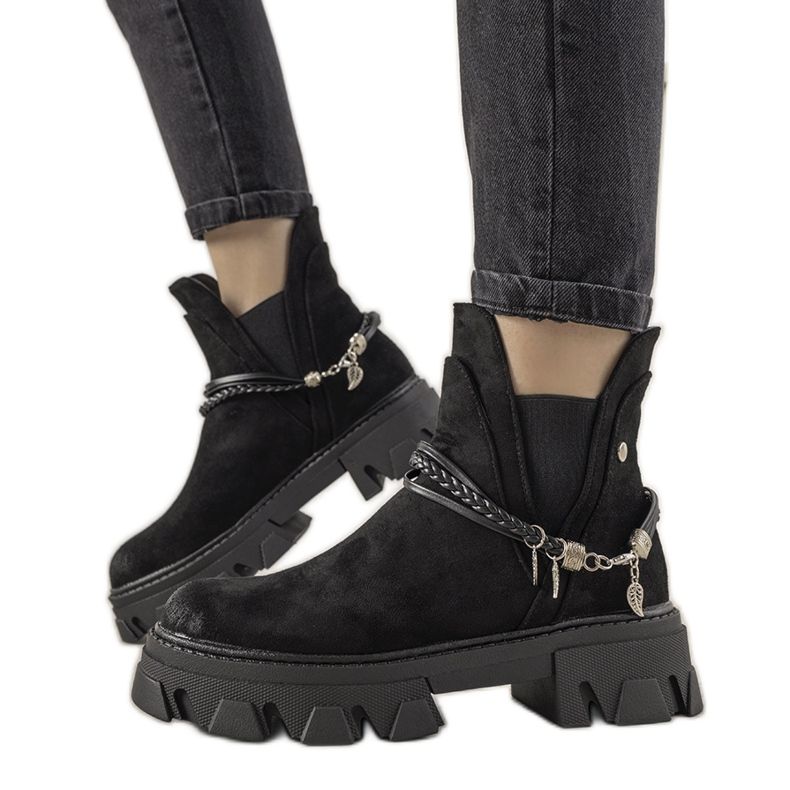 Botas negras con pulsera Fearless negro