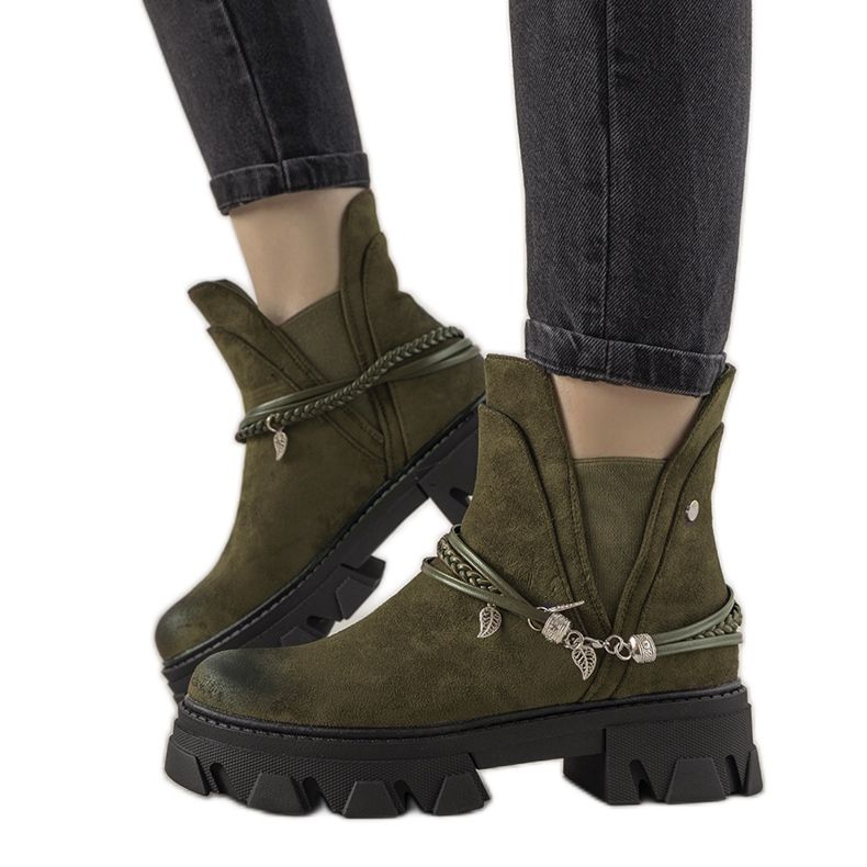 Botas verdes con pulsera Fearless