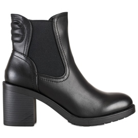 Lovery Botas clásicas en un poste negro