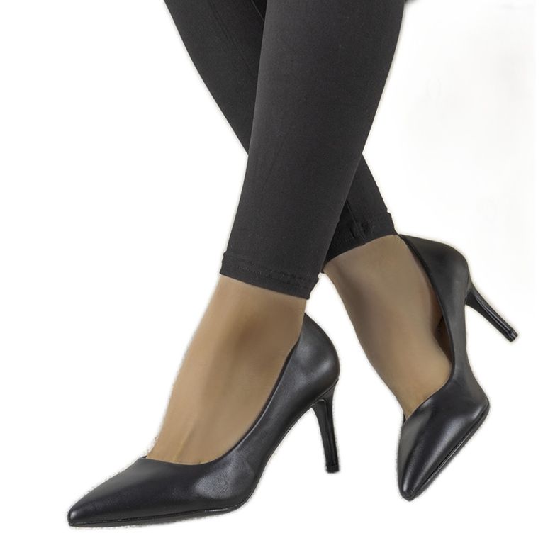 Zapatos de salón negros clásicos con tacón de aguja Isla