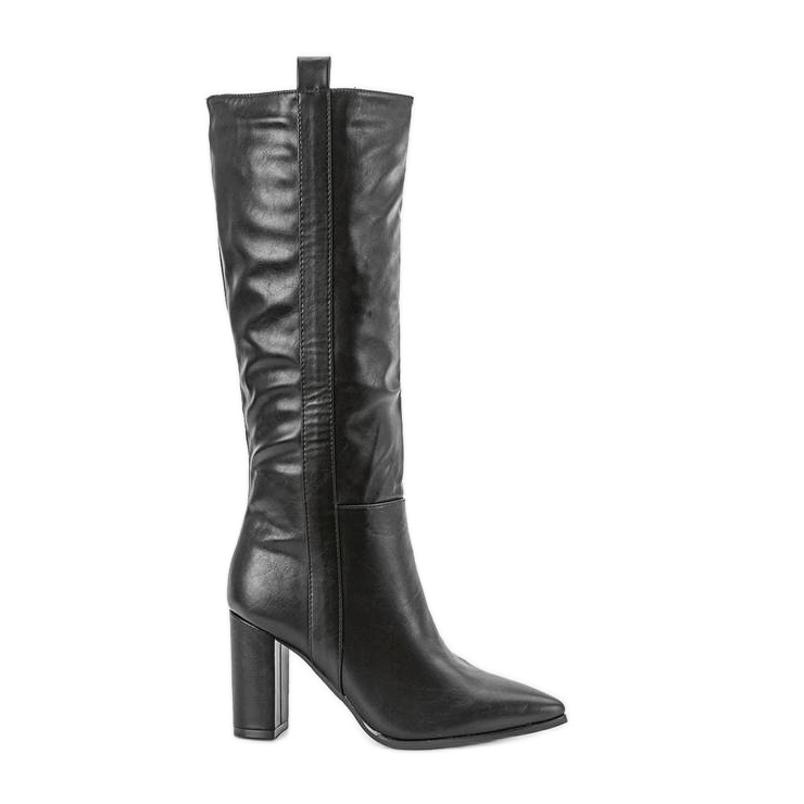 Botas negras en el puesto de Fily negro Botas negras en el puesto de Fily negro
