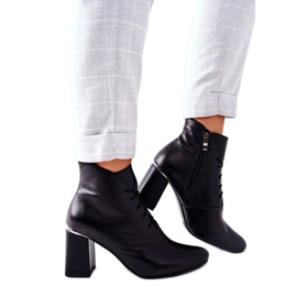 PA2 Botas de piel de mujer con tacón negro.