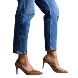 Zapatos de salón camel con estampado de piel de serpiente Nickle marrón