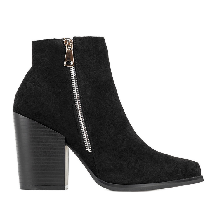 Botines negros en el poste Charest