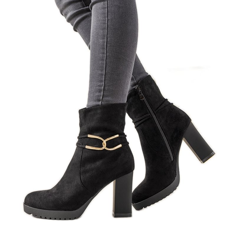 Botas de mujer negras en un poste alto de Chateaub negro