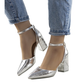 Bombas de plata en el puesto de Davies Bombas de plata en el puesto de Davies