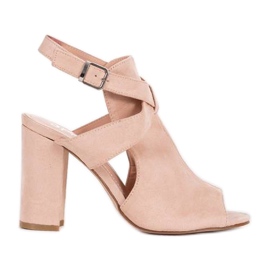 Botas color crema en el post de Lovely Thing beige