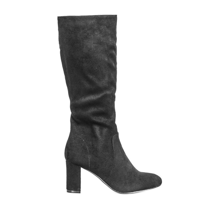 Botas negras en el correo de Margot negro