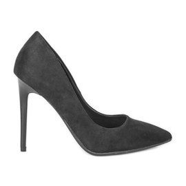 Los tacones altos negros de Megan