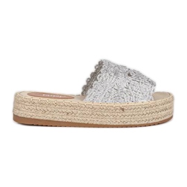 Zapatillas plateadas en la plataforma Sudden Draft
