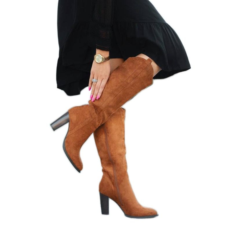 Botas de camello en el puesto de víspera marrón gris Botas de camello en el puesto de víspera marrón gris