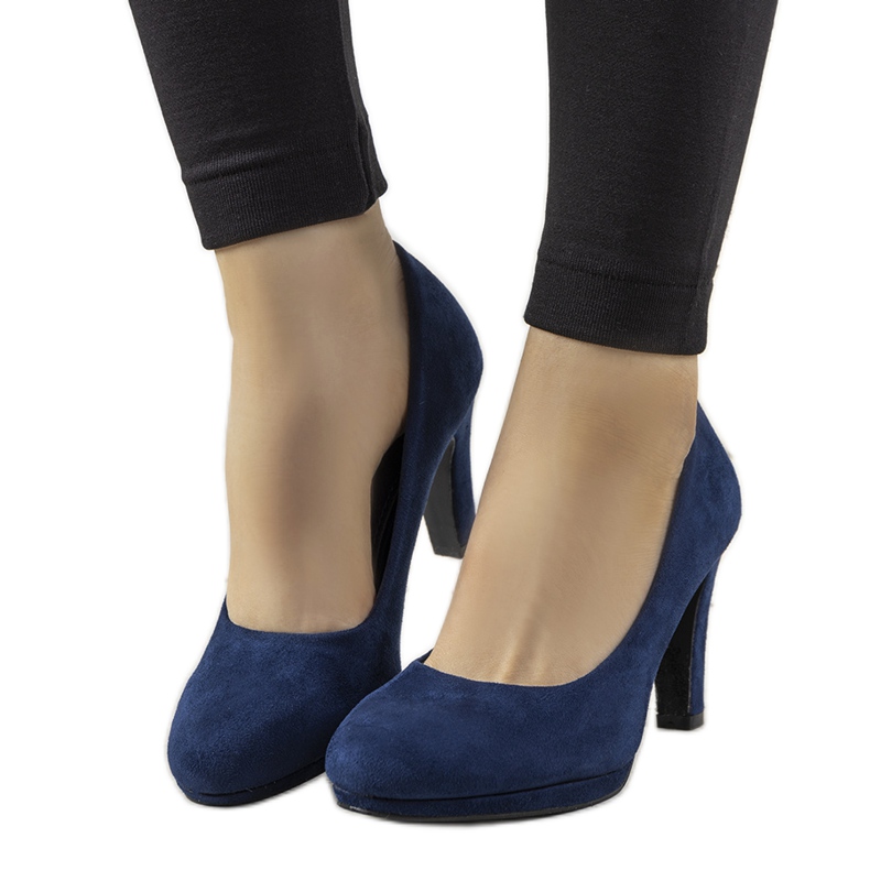 Zapatos de salón azul marino sobre un pilar de cuero ecológico Sara