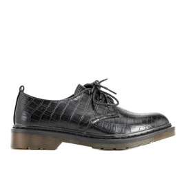 Oxfords negros en el tema de cuero del cocodrilo