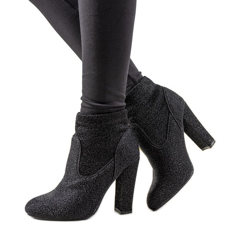 Botines negros brillantes en el poste Birgit Botines negros brillantes en el poste Birgit