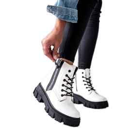 TRENDI Trabajadores anudados blancos en la plataforma